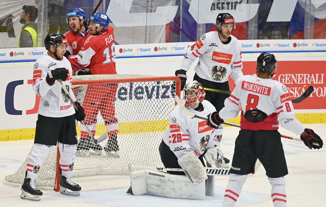 Jiří Černoch se raduje spolu s parťákem Jakubem Flekem