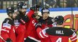 Hokejisté Kanady oslavují gól do sítě Běloruska