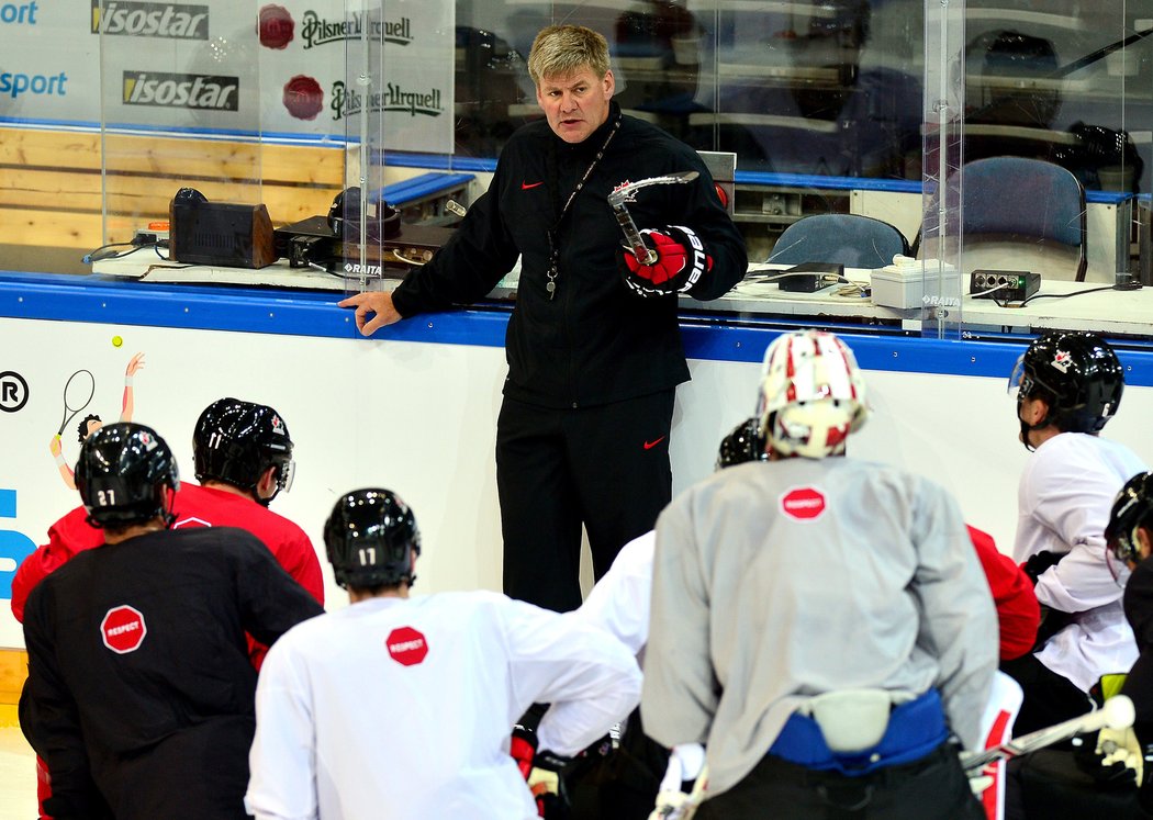 Bill Peters vedl Kanadu na MS jako hlavní trenér ve dvou případech