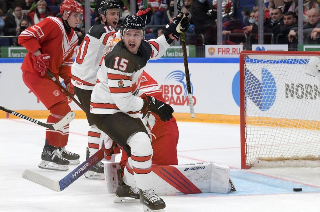 Kanadský útočník Ryan Spooner oslavuje gól proti Rusku
