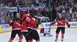 Kanaďané se radují z gólu ve finále MS