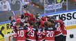 Hokejisté Kanady po vyhraném utkání ve finále s Ruskem