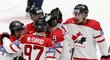 Hokejisté Kanady oslavují gól do sítě Slovenska