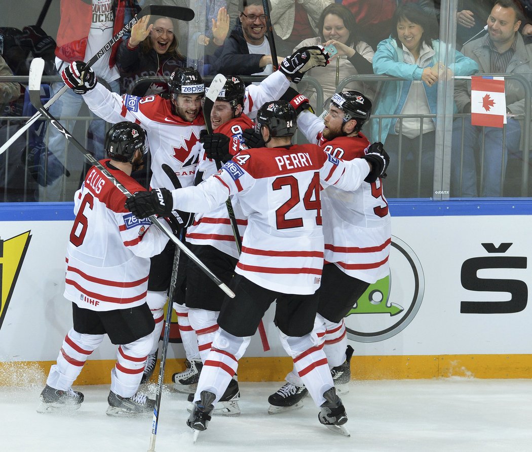 Hokejisté Kanady se radují z postupu do finále MS