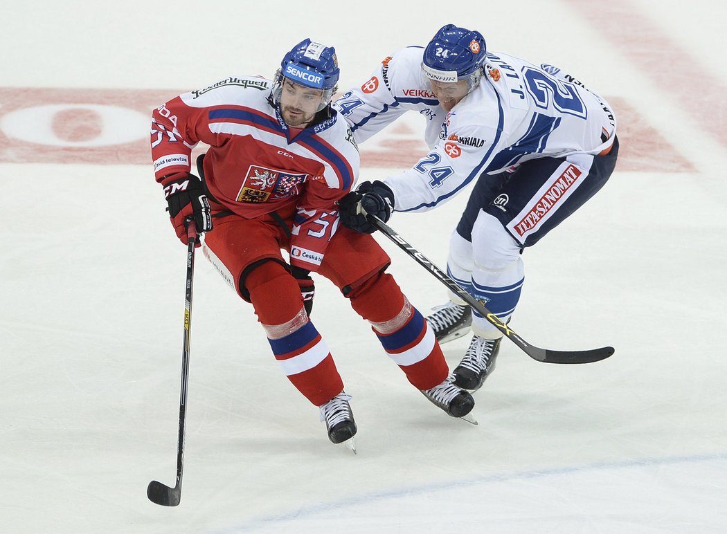 Čeští hokejisté se ve druhém utkání na turnaji Karjala popasovali s domácími Finy