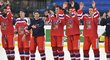 Hokejisté Česka oslavují výhru nad Švédskem