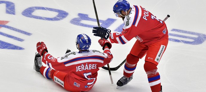 Jakub Jeřábek oslavuje rychlý gól z první třetiny