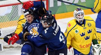 Severské derby vybojovali na Karjale Finové, Švédsko končí poslední