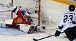 Finský útočník Joonas Kemppainen vstřelil proti Rusku první gól utkání, kterému nedokázal zabránit brankář Igor Šesťorkin