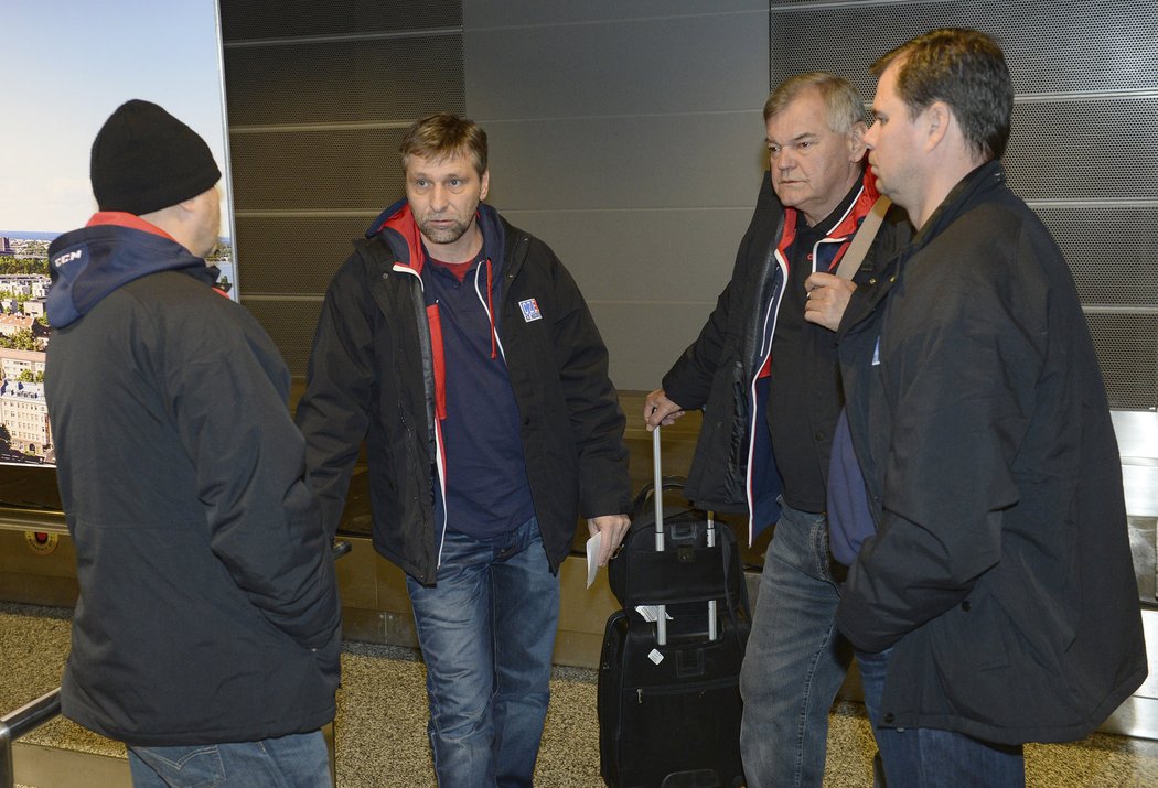 Realizační tým českého národního týmu před odletem do Finska