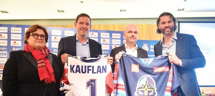 Jana Obermajerová, Stefan Hoppe, Martin Piterák a Jaromír Jágr představili nového partnera českého hokeje, společnost Kaufland