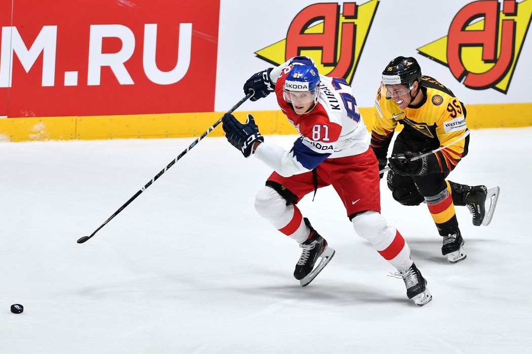 Reprezentační útočník Dominik Kubalík by rád rozjel kariéru v NHL doma v Praze, kde se utká Chicago s Philadelphií