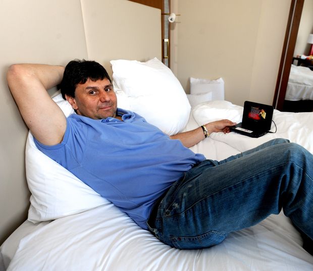 Vladimír Růžička sleduje seriál Columbo Vladimír Růžička sleduje seriál Columbo
