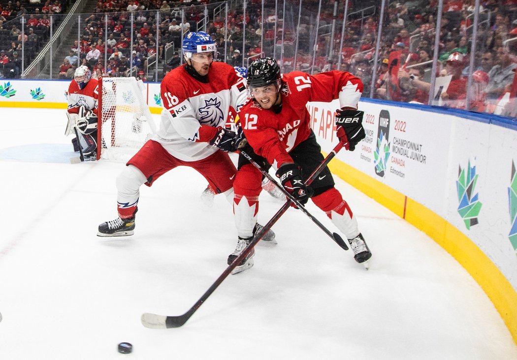 Kanada dokázala proti Česku ve skupinové fázi MS juniorů uhájit výhru 5:1