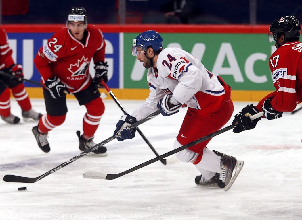 Zbyněk Irgl  proniká mezi kanadskými hokejisty, Češi ale důležitý duel prohráli