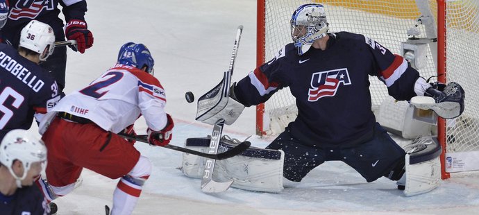 Connor Hellebuyck už má z MS zkušenosti