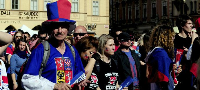 Čeští fanoušci sledují duel o bronz na Staroměstském náměstí
