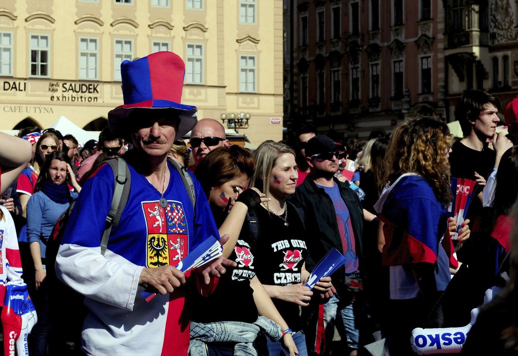 Čeští fanoušci sledují duel o bronz na Staroměstském náměstí