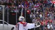 Zklamaný český brankář Ondřej Pavelec po obdrženém gólu v zápase o bronz s USA
