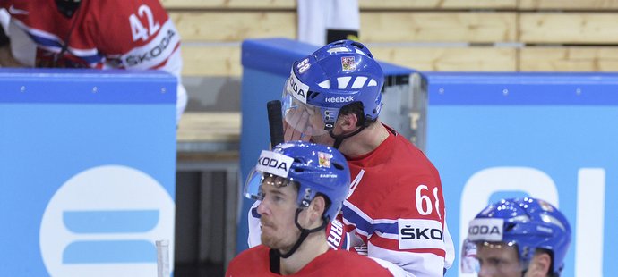 Zklamaní Češi po porážce s USA v zápase o bronz: Jaromír Jágr (vzadu) a Roman Červenka