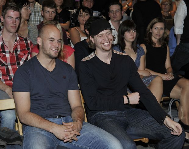 V hledišti podpořili Ondřeje Pavelce Radek Smoleňák (vlevo) a Jakub Voráček V hledišti podpořili Ondřeje Pavelce Radek Smoleňák (vlevo) a Jakub Voráček