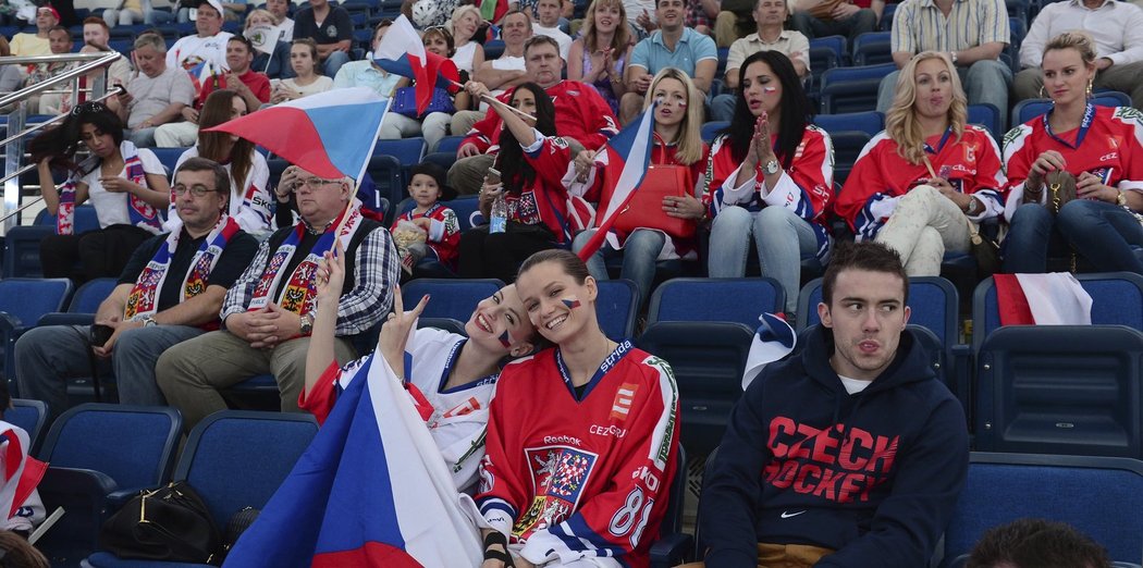 Manželky a přítelkyně českých hokejistů při semifinále s Finskem