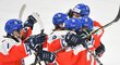 Čeští hokejisté do 18 let se radují z gólu