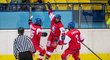 Čeští hokejisté do osmnácti let se radují z gólu na Hlinka Gretzky Cupu