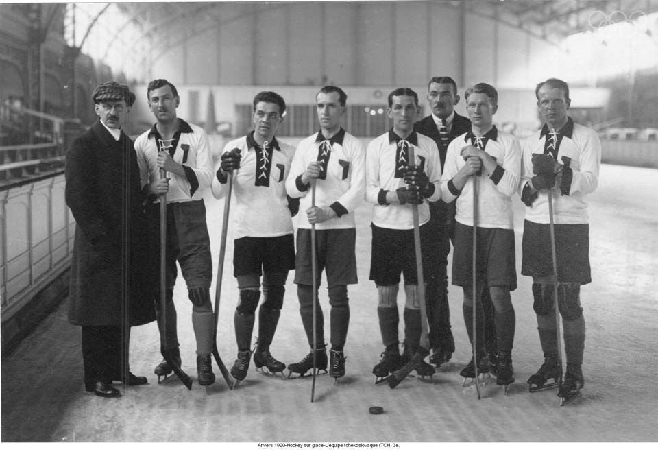 Československá hokejová reprezentace na mistrovství světa v Antverpách 1920 schytala výprask 0:15 od Kanady a ještě o gól větší od USA, přesto z turnaje odjela s bronzovými medailemi