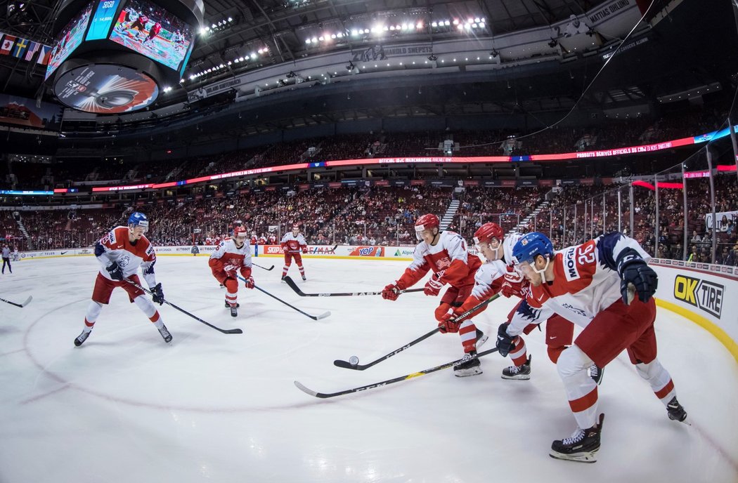 Pohled do útrob vancouverské areny při zápase Česko - Dánsko