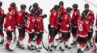 Kanada smázla Švýcary 10:0, zářila dvojka draftu. Rusové zničili Rakušany