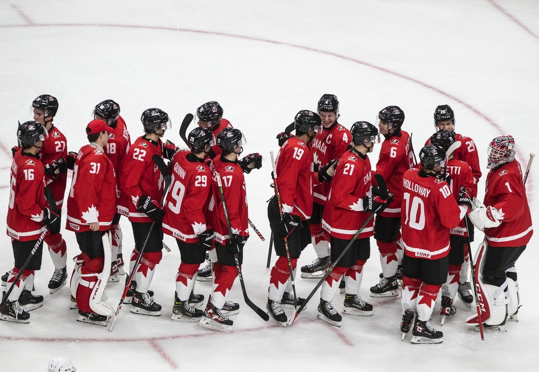 Kanadští hokejisté do 20 let se radují z jasného triumfu nad Švýcarskem