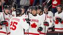Kanadští hokejisté se radují z gólu Zaynea Parekha