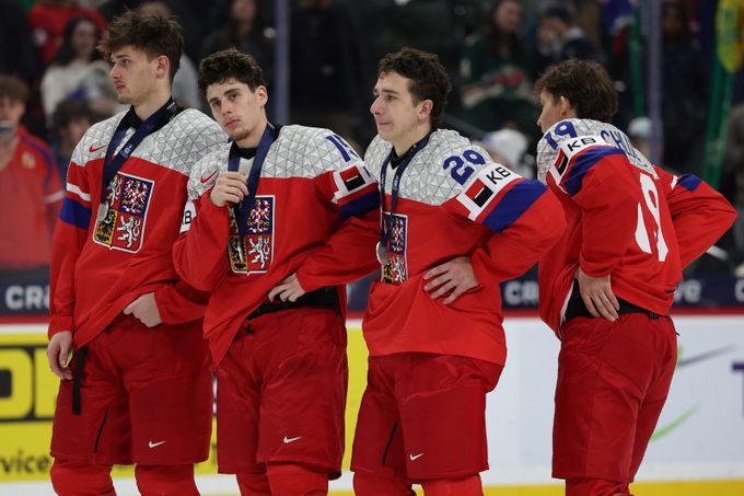 První dojmy ze stříbra, tekly i slzy. Obrovská škoda, síly chyběly, smutnil kapitán Sikora První dojmy ze stříbra, tekly i slzy. Obrovská škoda, síly chyběly, smutnil kapitán Sikora