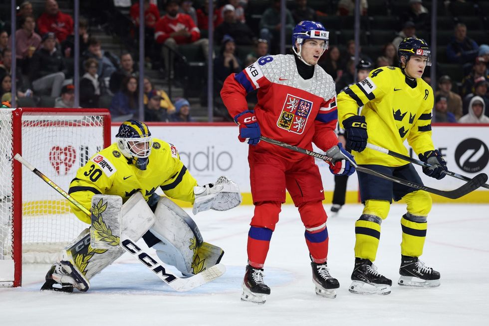 Česko - Švédsko 2:4. Dvacítka má po třech letech stříbro. Historické ocenění pro Čihaře Česko - Švédsko 2:4. Dvacítka má po třech letech stříbro. Historické ocenění pro Čihaře