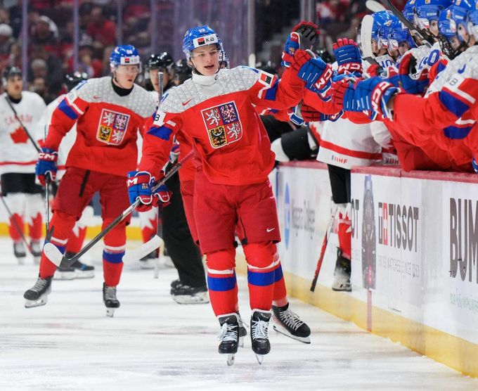 ONLINE: Česko - Kanada. Dvacítka startuje MS proti favoritovi, v brance Oršulák ONLINE: Česko - Kanada. Dvacítka startuje MS proti favoritovi, v brance Oršulák