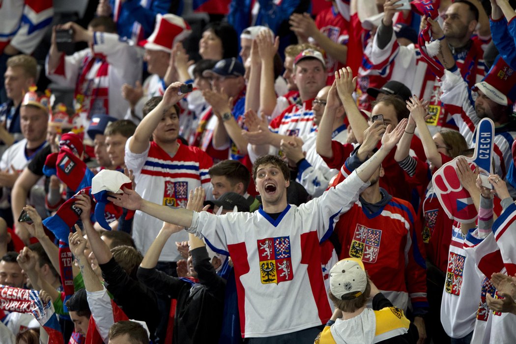 Fanoušci české hokejové reprezentace v opojení z výhry 6:1 nad Běloruskem