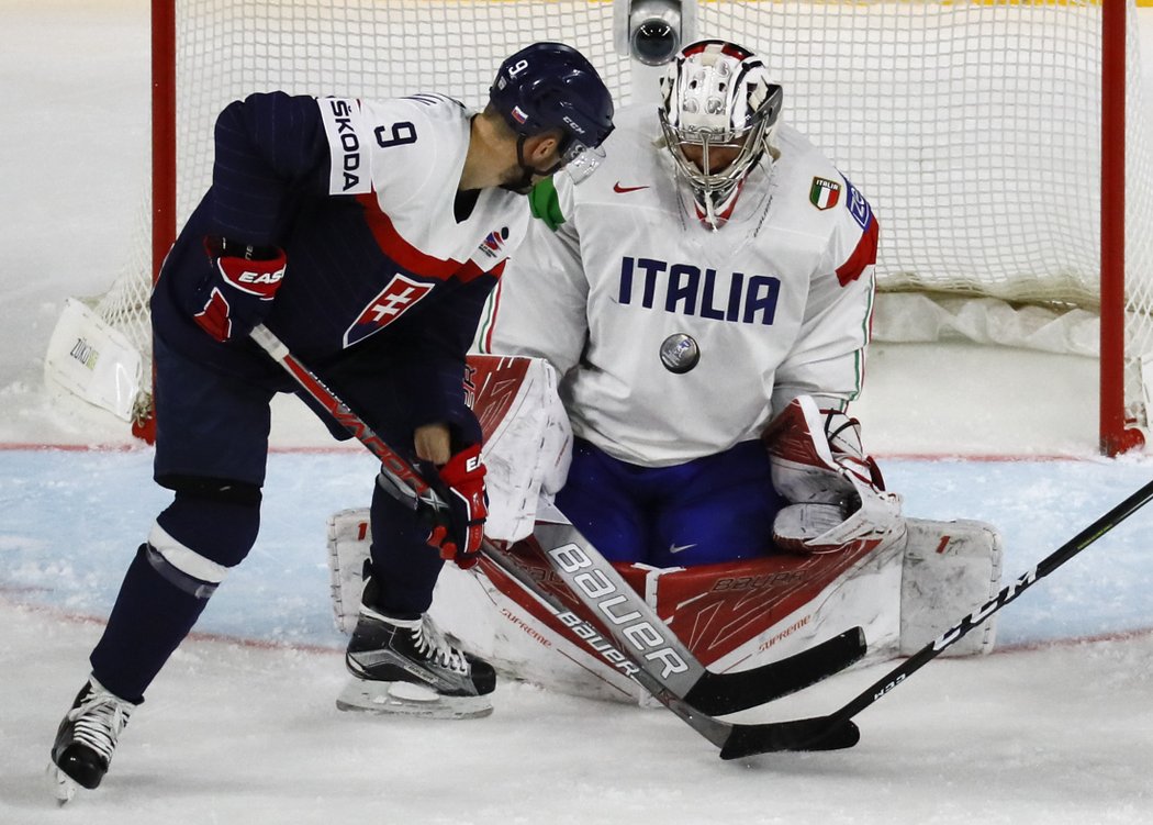 Slovenský útočník Dávid Skokan před italskou bránou