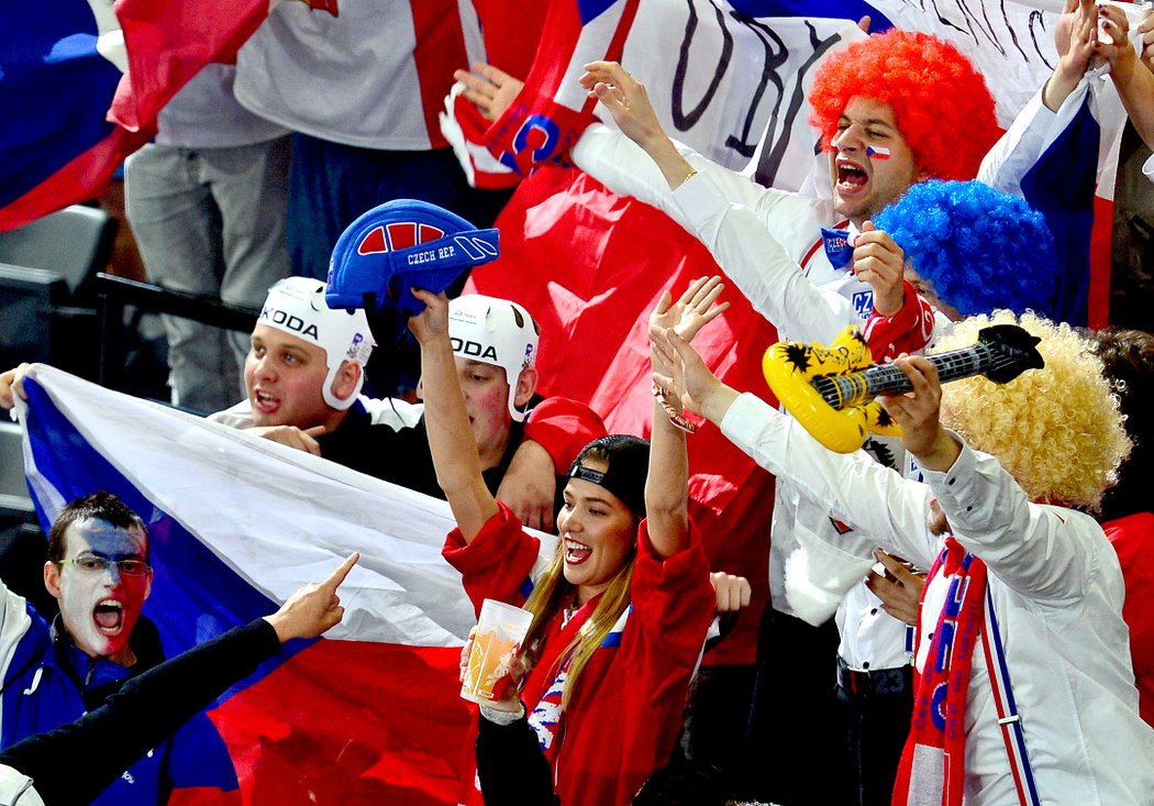 Čeští fanoušci ženou svůj tým za vítězstvím
