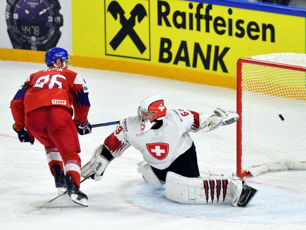 Michal Řepík právě jako jediný hráč překonal v nájezdech brankáře soupeře