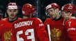 Ruští hokejisté se radují ze vstřelené branky vytvořené souhrou Jevgenije Dadonova a Pavla Dacjuka