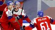 Čeští hokejisté oslavují trefu Dmitrije Jaškina (uprostřed) proti Slovákům