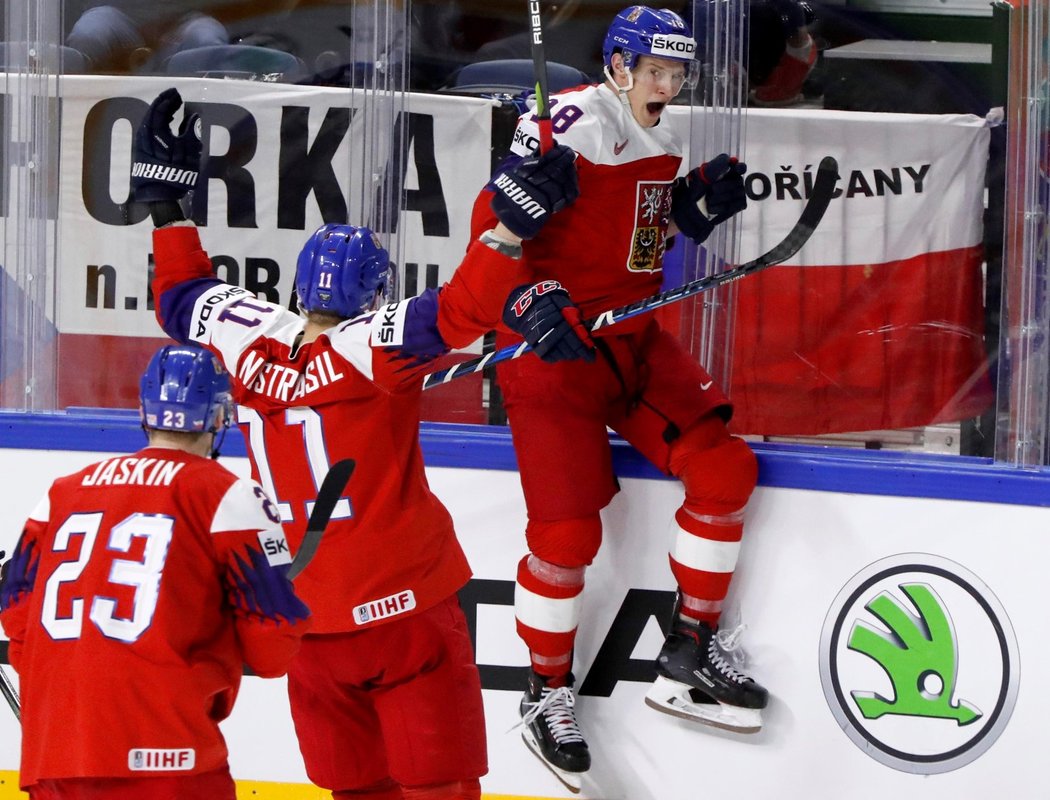 Český střelec Dominik Kubalík se raduje z gólu