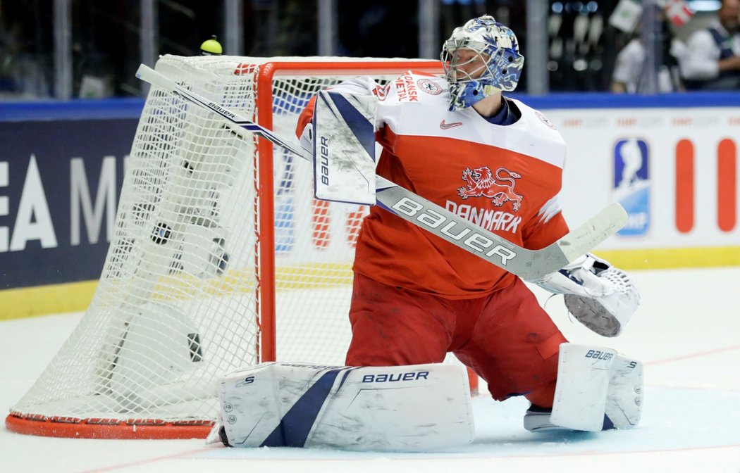 Dánský brankář Frederik Andersen během duelu proti Spojeným státům americkým