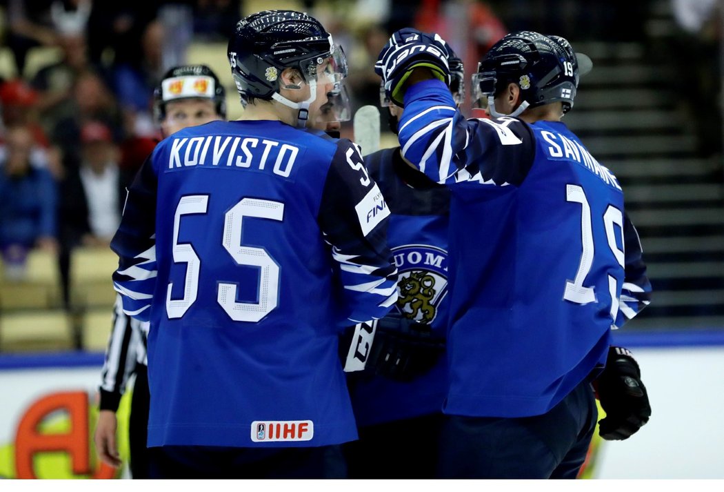 Finští hokejisté se radují z vítězství 8:1 nad Jižní Koreou