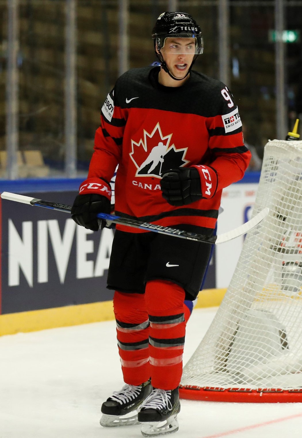 Kanadský útočník Ryan Nugent-Hopkins se raduje z gólu