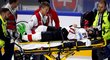 Rakouský obránce Steven Strong si z utkání proti Švýcarsku odnesl těžké zranění