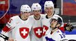 Švýcarští hokejisté se radují z gólu, Slovák Tomáš Jurčo naopak smutní
