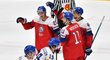 Čeští hokejisté oslavují trefu útočníka Dmitrije Jaškina (vlevo)