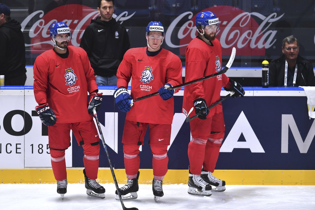 Michal Řepík, Ondřej Palát a Hynek Zohorna na českém rozbruslení před semifinále MS s Kanadou